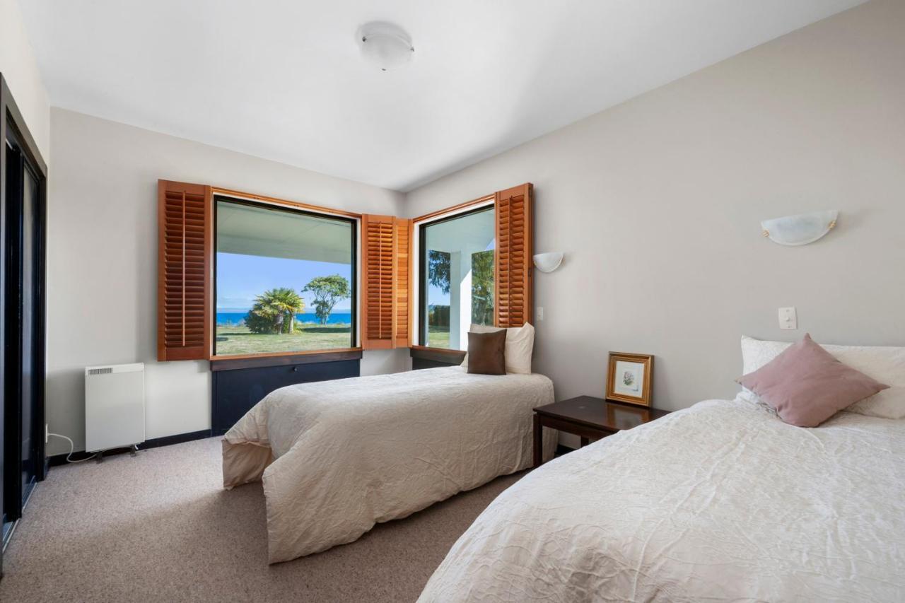 Lakefront Villa - Waitahanui Holiday Home Exterior foto