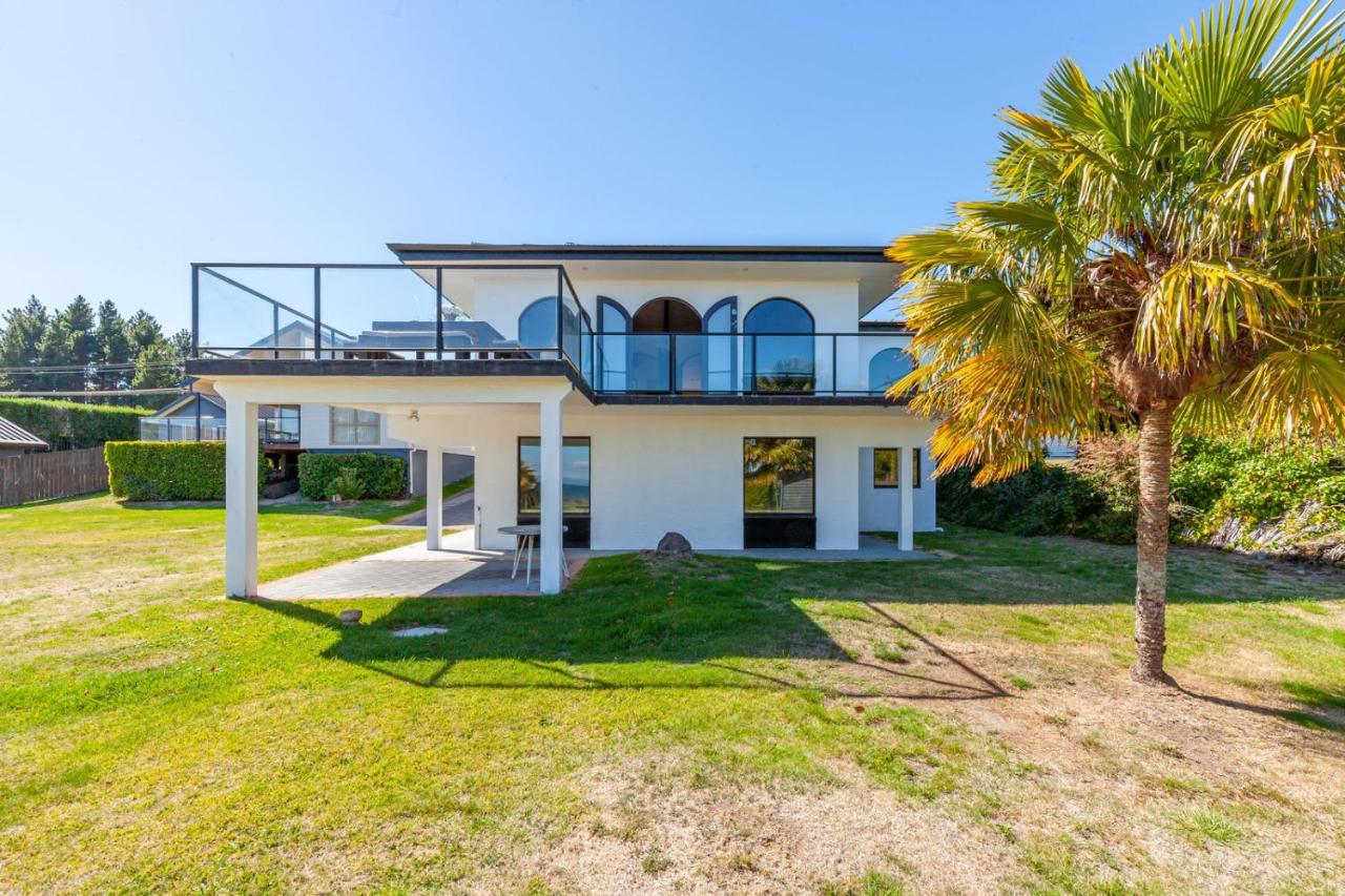 Lakefront Villa - Waitahanui Holiday Home Exterior foto