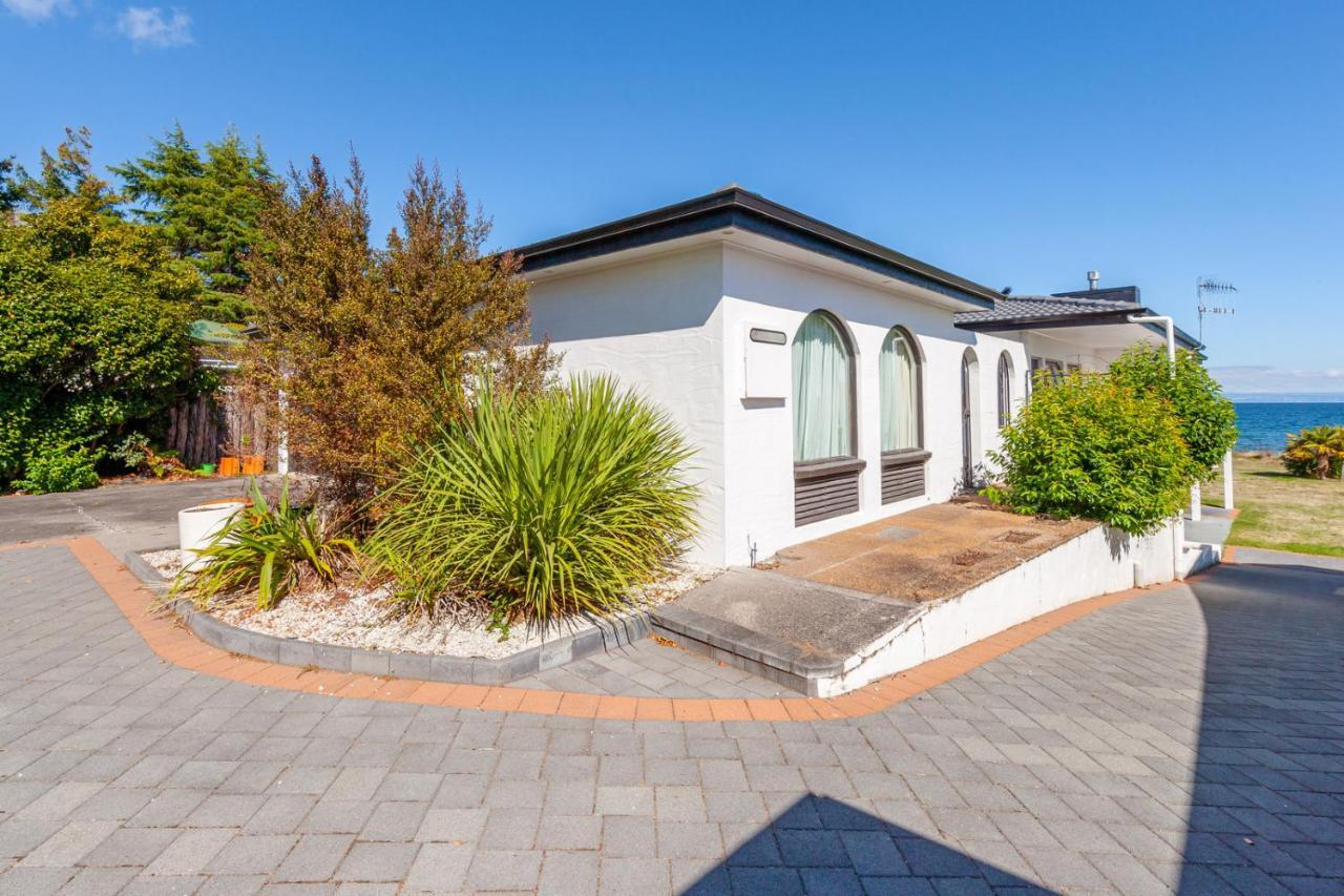 Lakefront Villa - Waitahanui Holiday Home Exterior foto