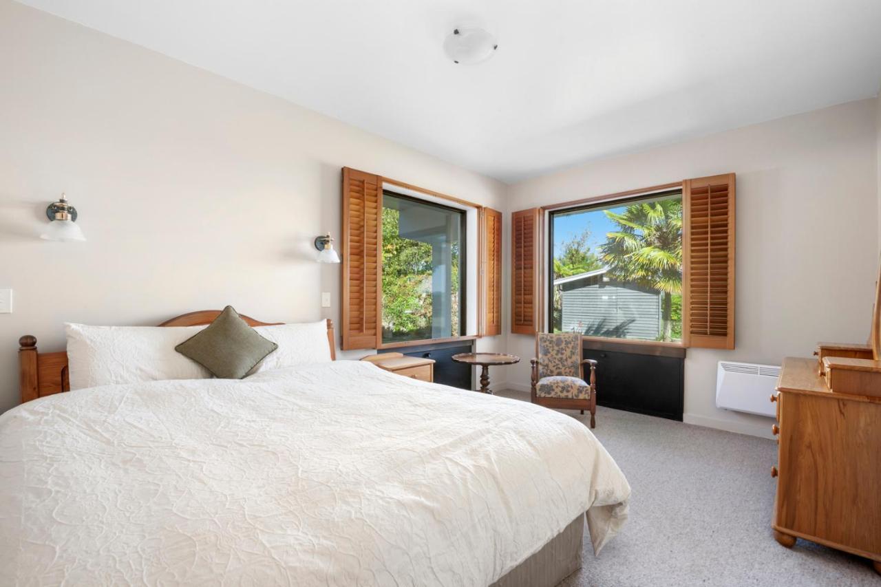 Lakefront Villa - Waitahanui Holiday Home Exterior foto